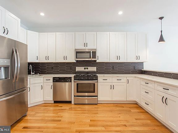4th image of 1628 N Marshall St #B
