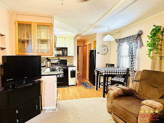 2nd image of 1008 Rainbow Cir