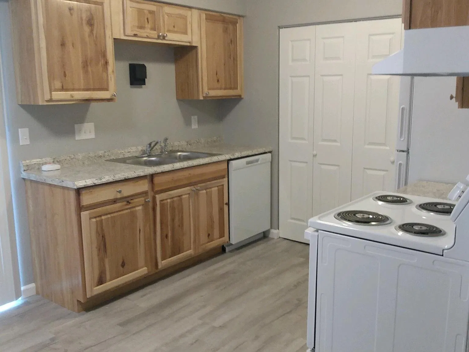 2 bed, 800 sqft, $1,575 — Photo 2