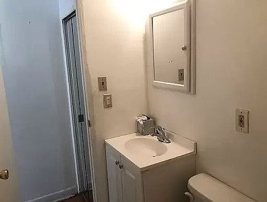 4th image of 240 Gates Ave APT 2F