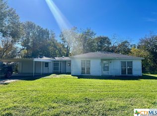 711 S Wells St, Edna, TX 77957