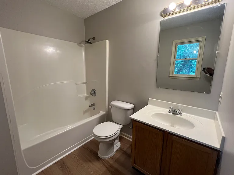 3860 Green Point Dr — Photo 4