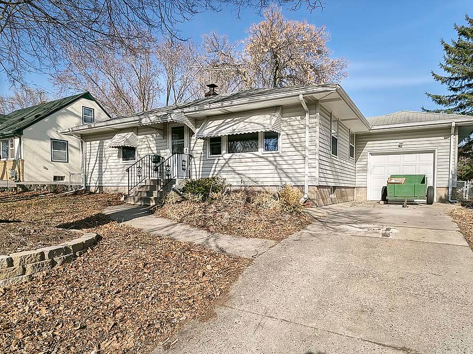 1st image of 120 21st Ave N