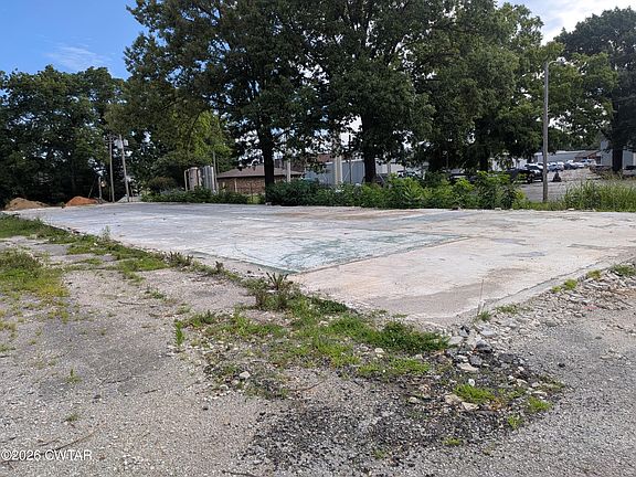 5th image of 76 W Park St