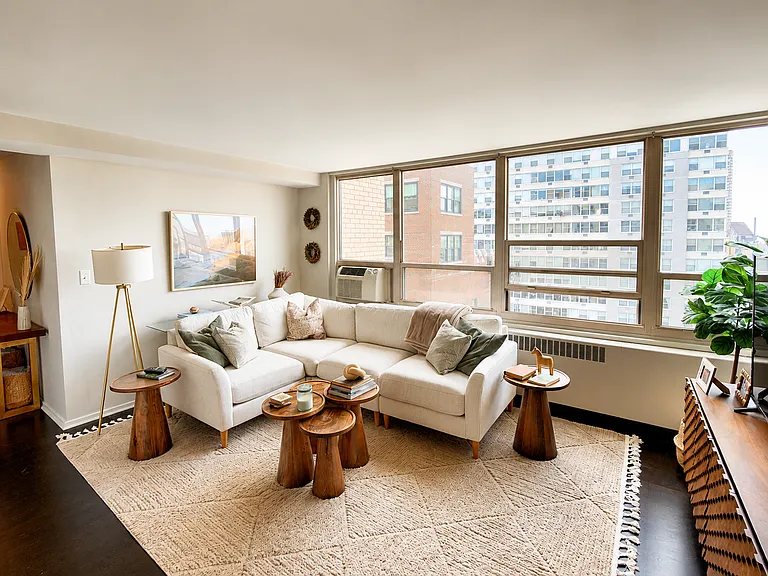 3950 N Lake Shore Dr #2027 — Photo 2