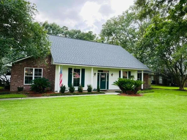 3171 Emily Dr, Port Allen, LA 70767