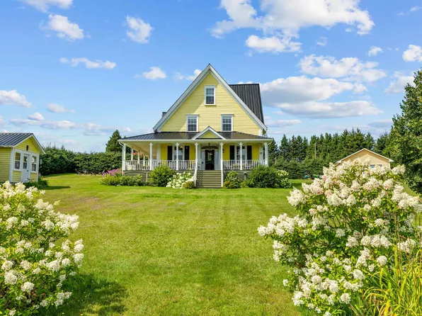 15 Cherry Ln, New London, PE C0B 1M0