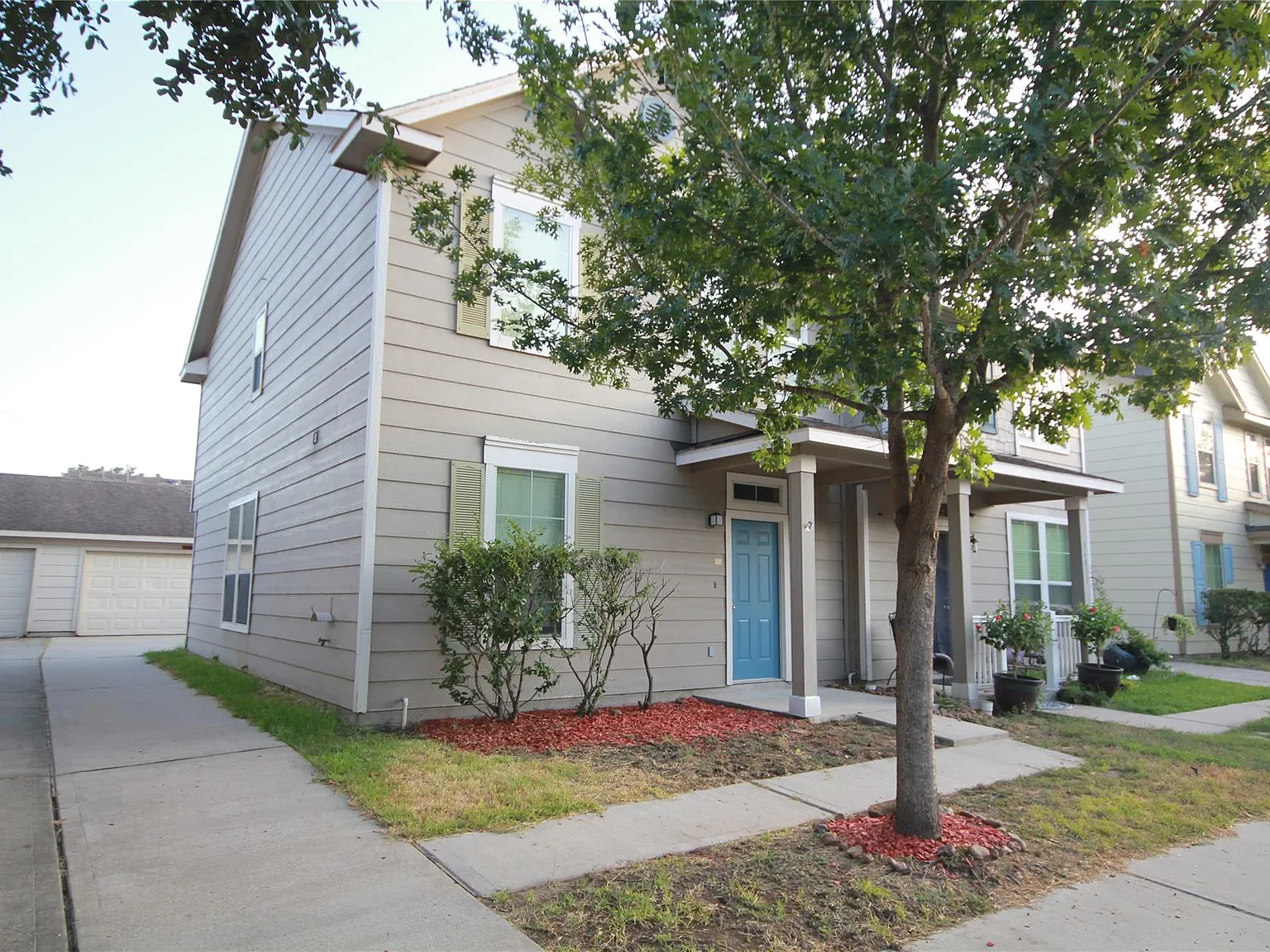 3 bed, 2.5 bath, 1540 sqft, $1,845 — Photo 3