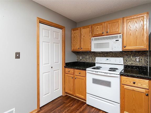 2nd image of 6855 Woodland Ave Unit 1407