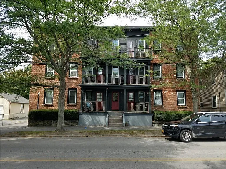 3 Bay View Ave #3 — Photo 1