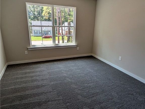 4th image of 21303 Rutledge Ave