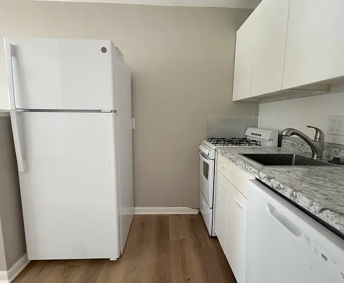 160 N Sylvan Ave #10 — Photo 6