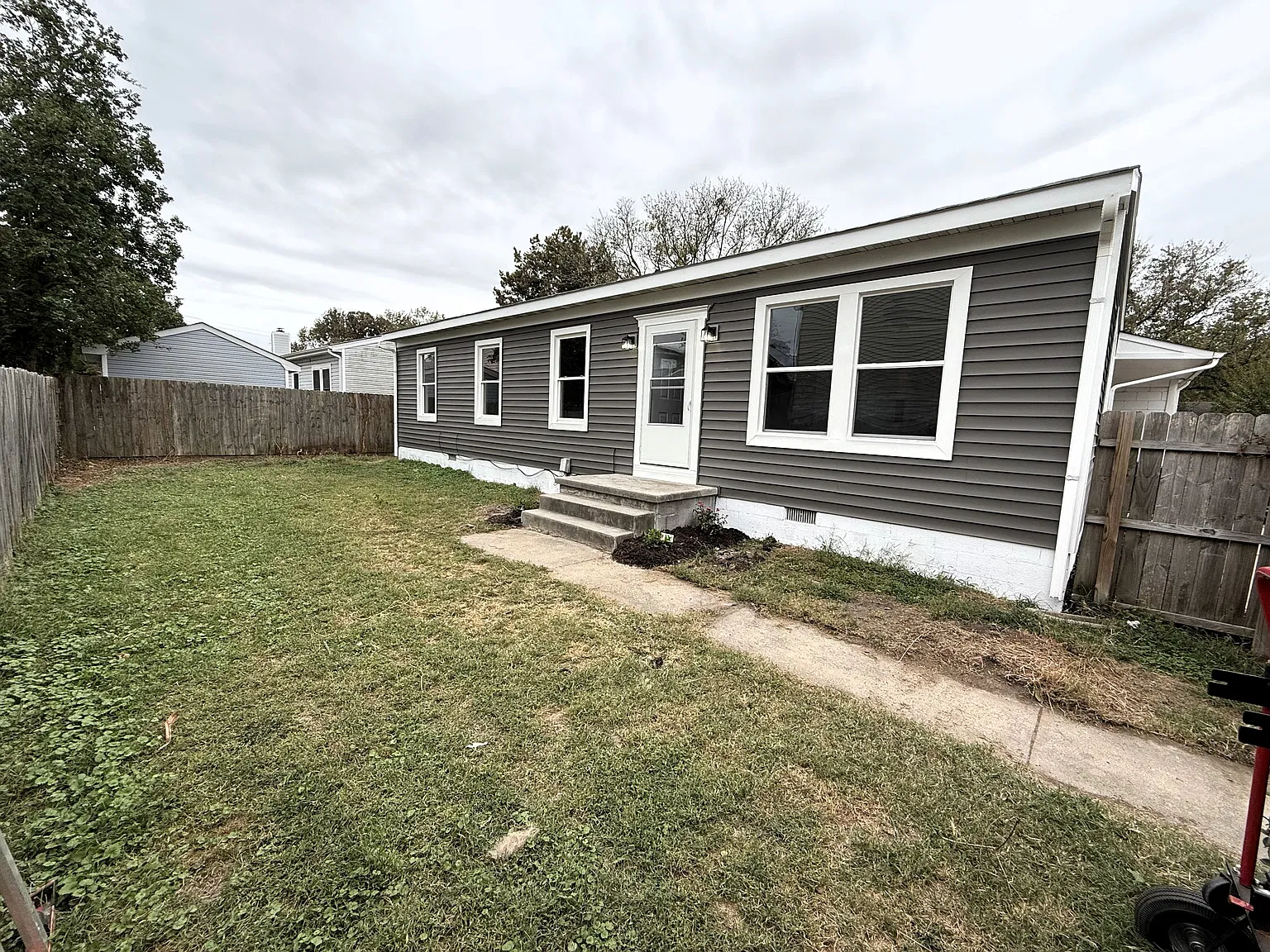 3 bed, 1104 sqft, $2,200 — Photo 2