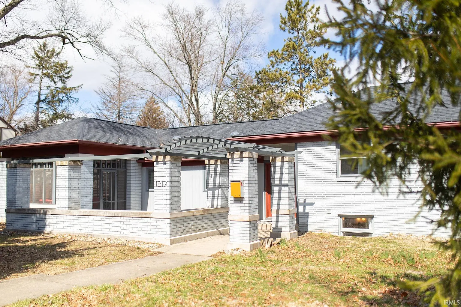 1217 E University St photo 1