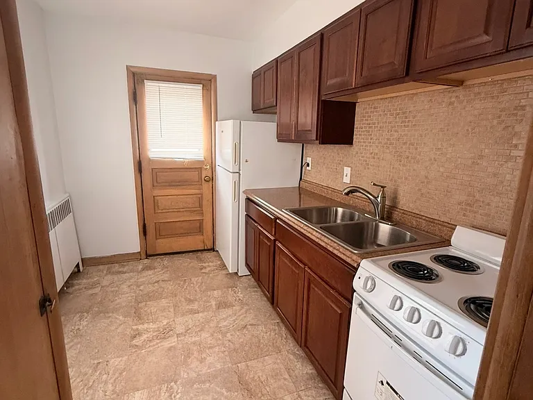 4002 N Farwell Ave #8 — Photo 2