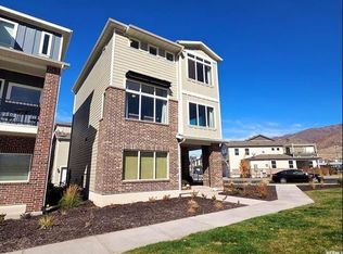 42 S Rio Grand Ave, Farmington, UT 84025