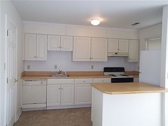 2nd image of 3105 London Company Way