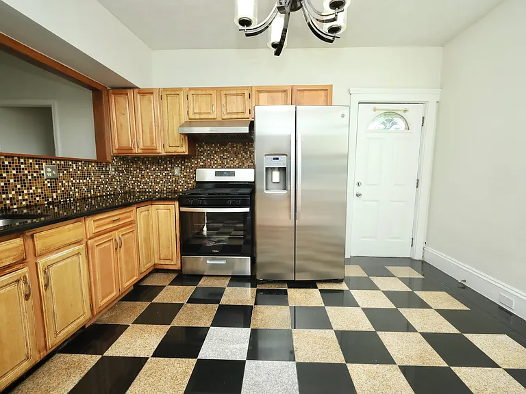 488 Pleasant St #1 — Photo 5