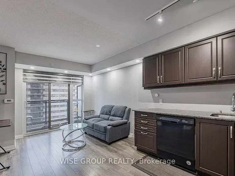 30 Meadowglen Pl N #1403 — Photo 4
