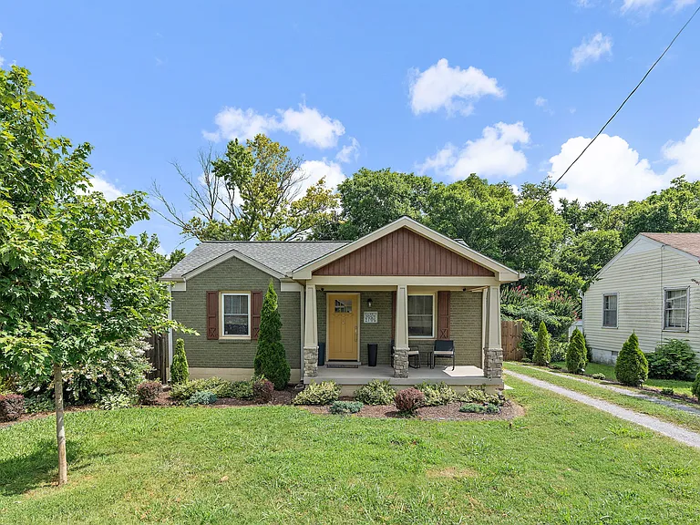 2706 Deerfield Dr — Photo 1