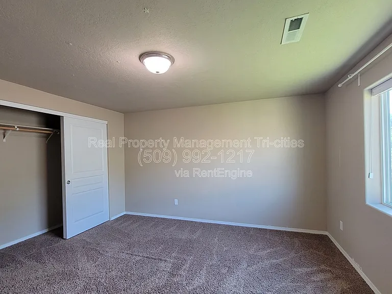 533 Jordan Ln — Photo 14