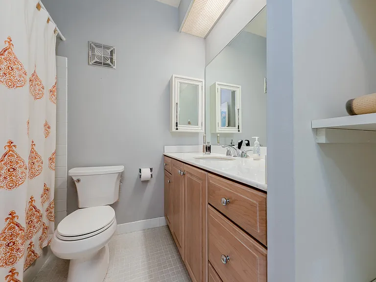 111 E Chestnut St #57G — Photo 6