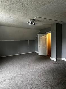 3rd image of 517 1/2 E 8th St