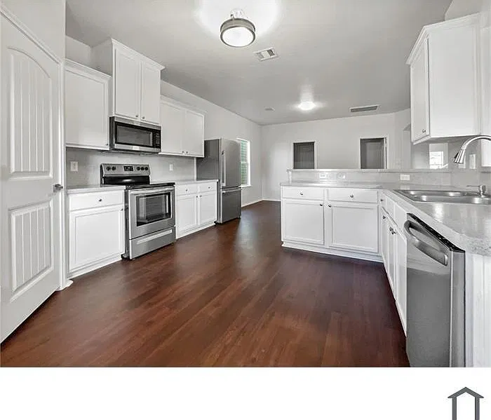 4 bed, 2.5 bath, 2626 sqft, $3,200 — Photo 2