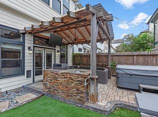 5825 Petty St, Houston, TX 77007