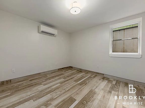 5th image of 1692 Pacific St #1B