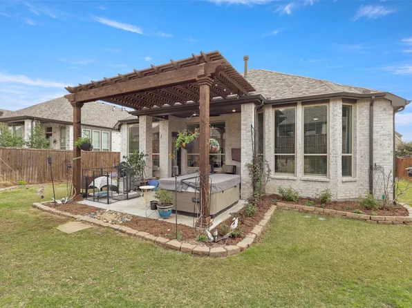 1201 Bluestem Dr, Aubrey, TX 76227