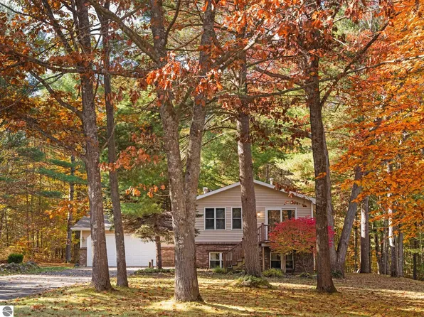 1906 Melody Ln, Interlochen, MI 49643