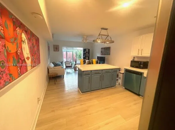 1560 NE 145th St, Miami, FL