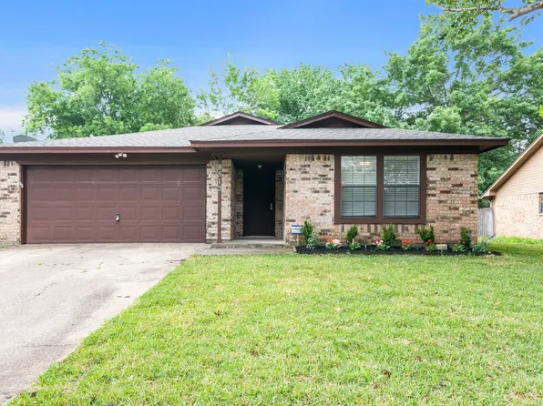 8513 Whitney Dr, White Settlement, TX 76108