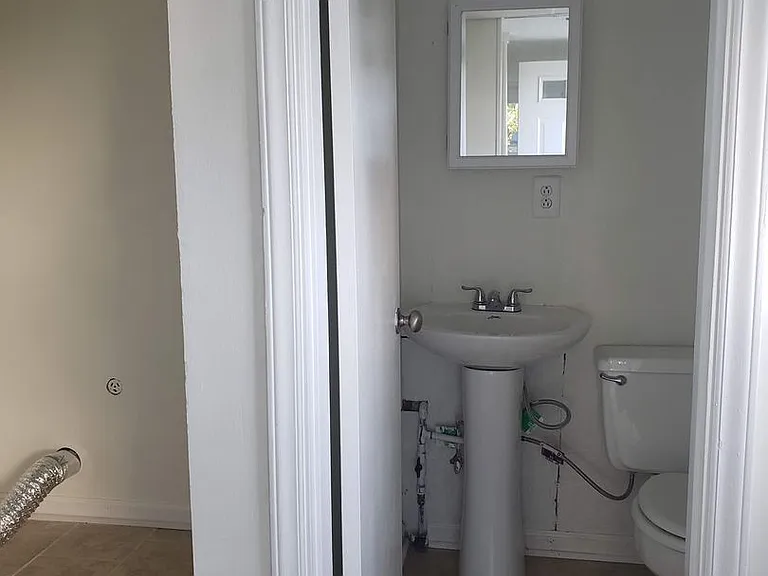 224 Lamont St — Photo 13