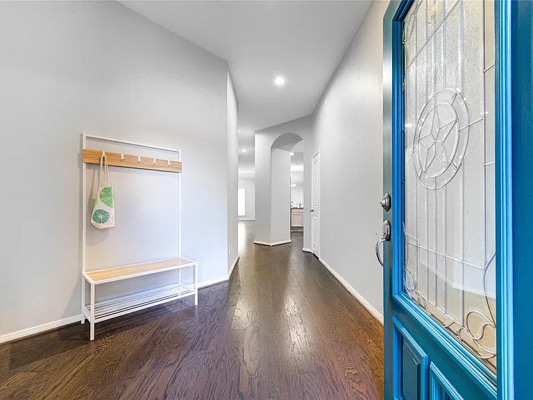 9802 Massanutten Ln — Photo 4