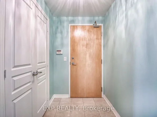 3939 Duke Of York Blvd Unit 707, Mississauga, ON L5B 4N2