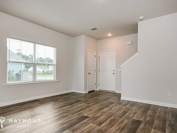 4th image of 208 Parkwood Vista Way