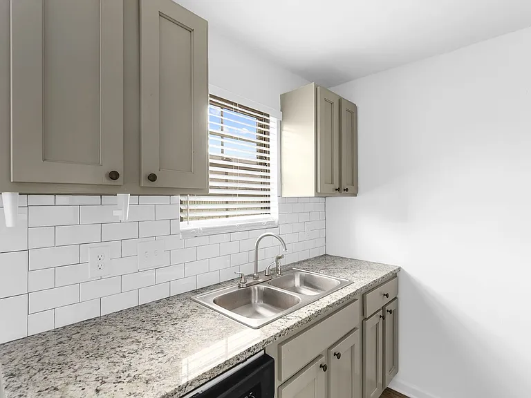 Linridge Apartments — Photo 8