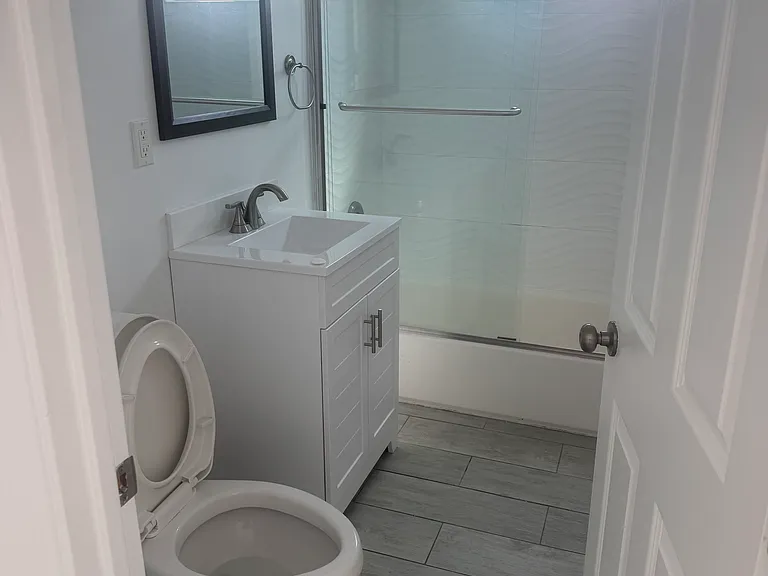 320 S Chevy Chase Dr #B — Photo 3