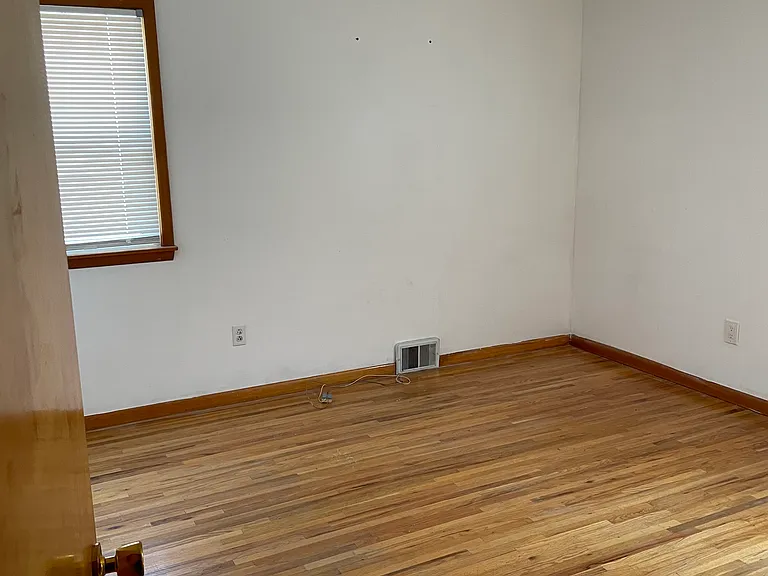 77 Elmhurst Pl #LOWER — Photo 3