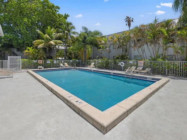 17255 SW 95th Ave, Palmetto Bay, FL