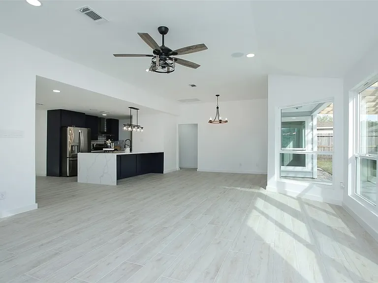8518 Furlong Ln — Photo 9