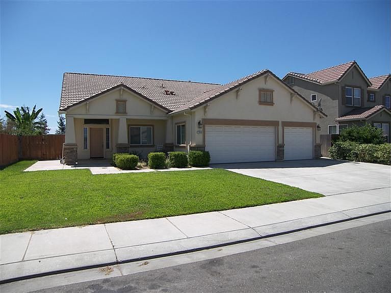 1st image of 1949 Flora Vista Dr