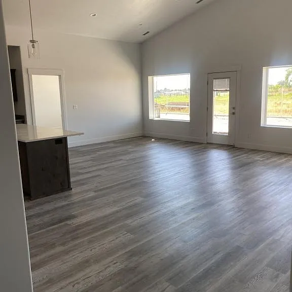 2065 S 3125 W — Photo 3