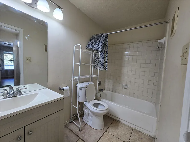 9797 Leawood Blvd #104 — Photo 12