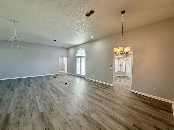 4th image of 2410 S Glen Eagles Dr