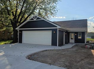 936 Oneida St, Menasha, WI 54952
