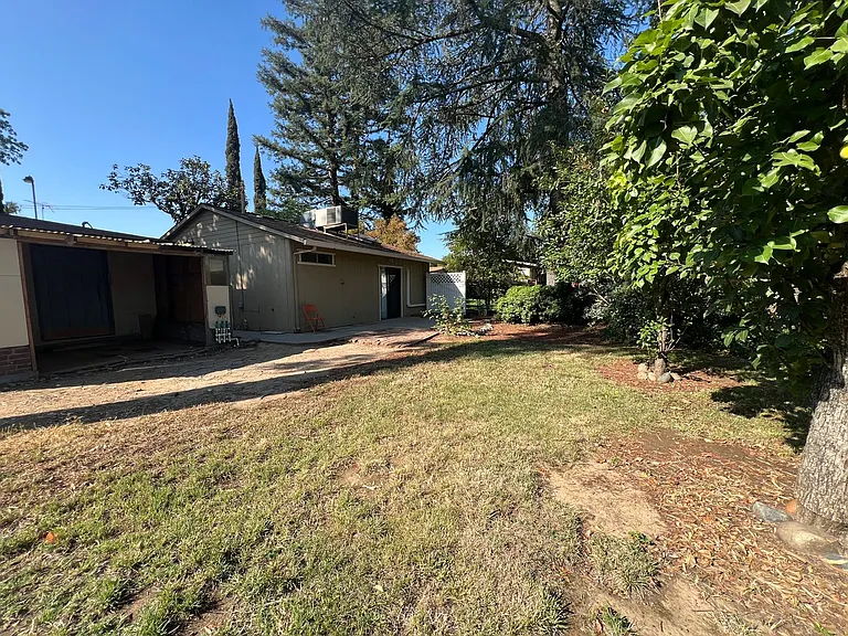 8141 Forest Oak Way #B — Photo 16