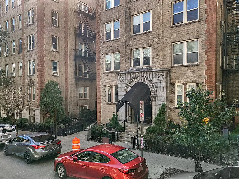Magnolia Apartments — Photo 10